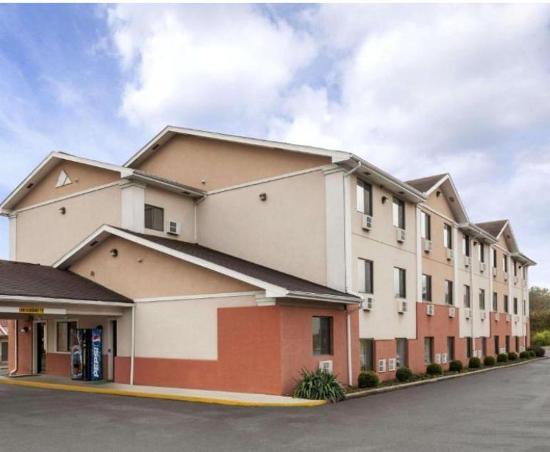 Brookville Inn Екстер'єр фото
